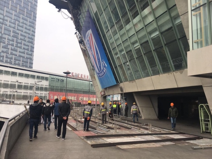 下半场易边再战，第49分钟，迪亚斯左路弧顶内切一脚远射稍稍偏出。